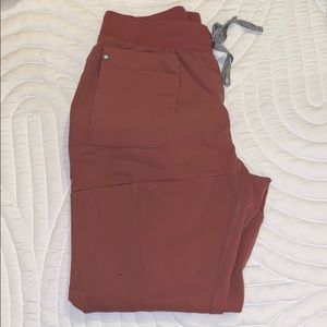 Figs women's pink jogger